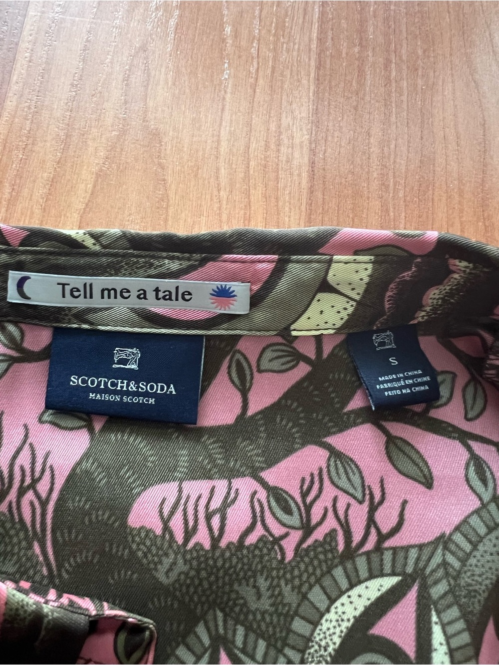 Scotch & Soda Maison Scotch Tell Me a Tale Graphic Print Oversized Shirt S - Picture 9 of 11
